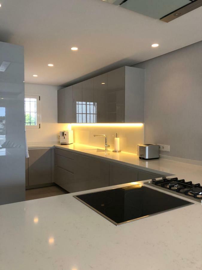 Modern Apartment Puente Romano Марбелья Экстерьер фото